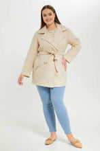 Load image into Gallery viewer, جاكيت بحزام باللون البيج للنساء بمقاسات كبيرة