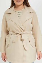Load image into Gallery viewer, جاكيت بحزام باللون البيج للنساء بمقاسات كبيرة