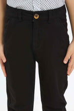 Load image into Gallery viewer, بنطلون تشينو سادة باللون الأسود للأولاد الصغار