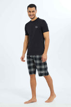 Load image into Gallery viewer, طقم بيجامة كاروهات باللون الأسود للرجال (قطعتين)