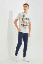Load image into Gallery viewer, تيشيرت مطبوع باللون البيج الفاتح للرجال