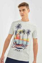 Load image into Gallery viewer, تيشيرت مطبوع باللون البيج الفاتح للرجال