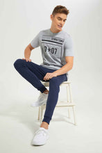 Load image into Gallery viewer, تيشيرت مطبوع باللون الأسود للرجال