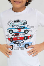 Load image into Gallery viewer, طقم كاجوال باللون الأبيض والأزرق بطبعة سيارة للأولاد الصغار (قطعتين)