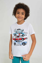 Load image into Gallery viewer, طقم كاجوال باللون الأبيض والأزرق بطبعة سيارة للأولاد الصغار (قطعتين)