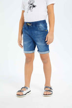 Load image into Gallery viewer, شورت جينز باللون الأزرق للأولاد الصغار