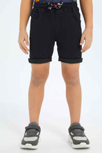 Load image into Gallery viewer, شورت جينز باللون الأسود للأولاد الصغار