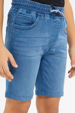 Load image into Gallery viewer, شورت دنيم باللون الأزرق للأولاد الصغار