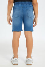 Load image into Gallery viewer, شورت دنيم باللون الأزرق للأولاد الصغار