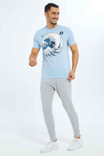 Load image into Gallery viewer, تيشيرت بطبعة باللون الأزرق للرجال