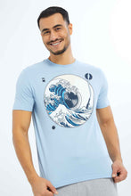 Load image into Gallery viewer, تيشيرت بطبعة باللون الأزرق للرجال