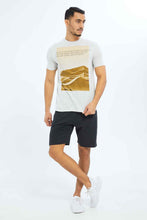Load image into Gallery viewer, تيشيرت بطبعة باللون الرمادي الفاتح للرجال