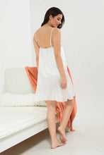 Load image into Gallery viewer, قميص نوم باللون الأبيض سادة للنساء