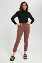 Load image into Gallery viewer, بنطلون بقصة مستقيمة باللون البني للنساء