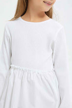 Load image into Gallery viewer, فستان مكشكش باللون الأبيض للبنات الصغار