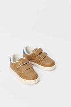 Load image into Gallery viewer, سنيكرز بني فيلكرو للأولاد الصغار