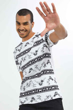 Load image into Gallery viewer, تيشيرت مطبوع باللون الأبيض للرجال