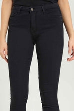 Load image into Gallery viewer, بنطلون جينزسكيني باللون الأسود للنساء