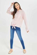 Load image into Gallery viewer, قميص بربطة أمامية باللون الوردي للبنات الكبار