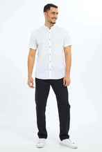 Load image into Gallery viewer, قميص بياقة ماندارين باللون الأبيض للرجال