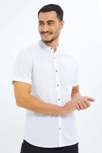 Load image into Gallery viewer, قميص بياقة ماندارين باللون الأبيض للرجال