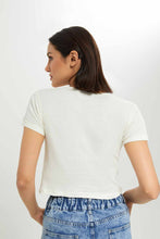 Load image into Gallery viewer, تيشيرت عاجي قصير نسائي