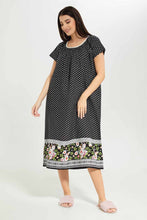 Load image into Gallery viewer, المرأة السوداء المطبوعة ثوب النوم