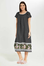 Load image into Gallery viewer, المرأة السوداء المطبوعة ثوب النوم
