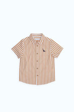 Load image into Gallery viewer, قميص كاجوال باللون البيج والأبيض للأولاد الرضع