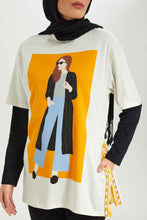 Load image into Gallery viewer, تيشيرت باللون الكريمي للنساء