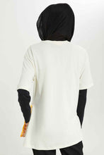 Load image into Gallery viewer, تيشيرت باللون الكريمي للنساء