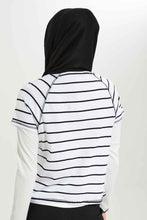 Load image into Gallery viewer, تيشيرت باللون الأبيض والأسود مخطط للنساء