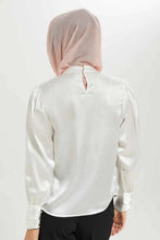 Load image into Gallery viewer, بلوزة باللون العاجي للنساء