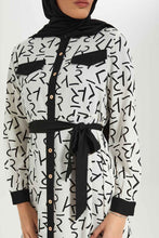 Load image into Gallery viewer, فستان بحزام باللون الأبيض والأسود للنساء