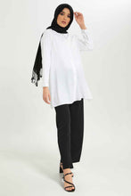 Load image into Gallery viewer, بلوزة تونيك باللون العاجي للنساء