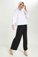 Load image into Gallery viewer, بلوزة باللون الأبيض للنساء