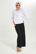 Load image into Gallery viewer, بلوزة باللون الأبيض للنساء