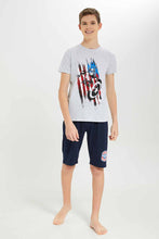 Load image into Gallery viewer, طقم بيجامة مطبوع باللون الأبيض و الكحلي للأولاد الكبار