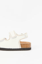Load image into Gallery viewer, صاندل باللون الكريمي للأولاد الصغار