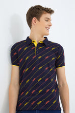 Load image into Gallery viewer, تيشيرت بولو مطبوع باللون الكحلي للأولاد الكبار