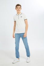 Load image into Gallery viewer, تيشيرت بولو باللون الأبيض للأولاد الكبار