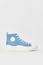 Load image into Gallery viewer, حذاء برباط أزرق اللون للنساء