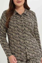 Load image into Gallery viewer, قميص بطبعة عصرية للنساء