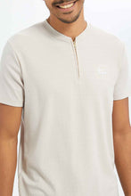 Load image into Gallery viewer, تيشيرت مع سحّاب باللون البيج للرجال