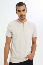 Load image into Gallery viewer, تيشيرت مع سحّاب باللون البيج للرجال