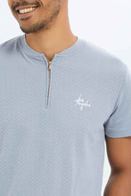 Load image into Gallery viewer, تيشيرت مع سحّاب باللون الأزرق السماوي للرجال