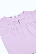 Load image into Gallery viewer, بلوزة مزينة باللون الليلكي للبنات الرضع