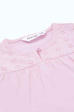 Load image into Gallery viewer, بلوزة وردي مزينة للبنات الرضع