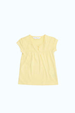 Load image into Gallery viewer, بلوزة باللون الأصفر مزينة للبنات الرضع