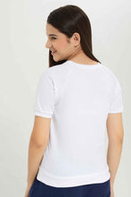 Load image into Gallery viewer, تيشيرت مطبوع باللون الأبيض للبنات الكبار